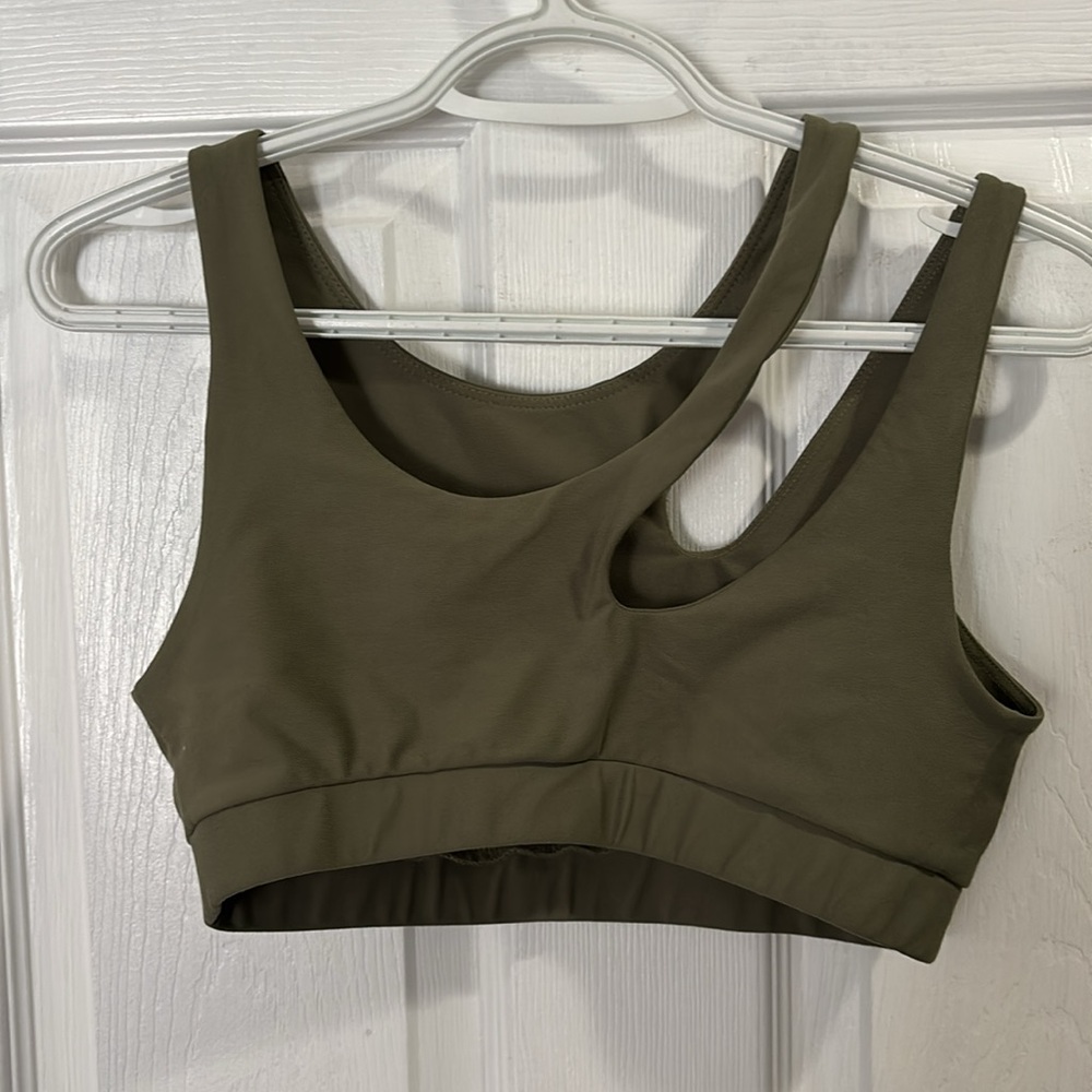 Workout Top - Picture 2 of 3